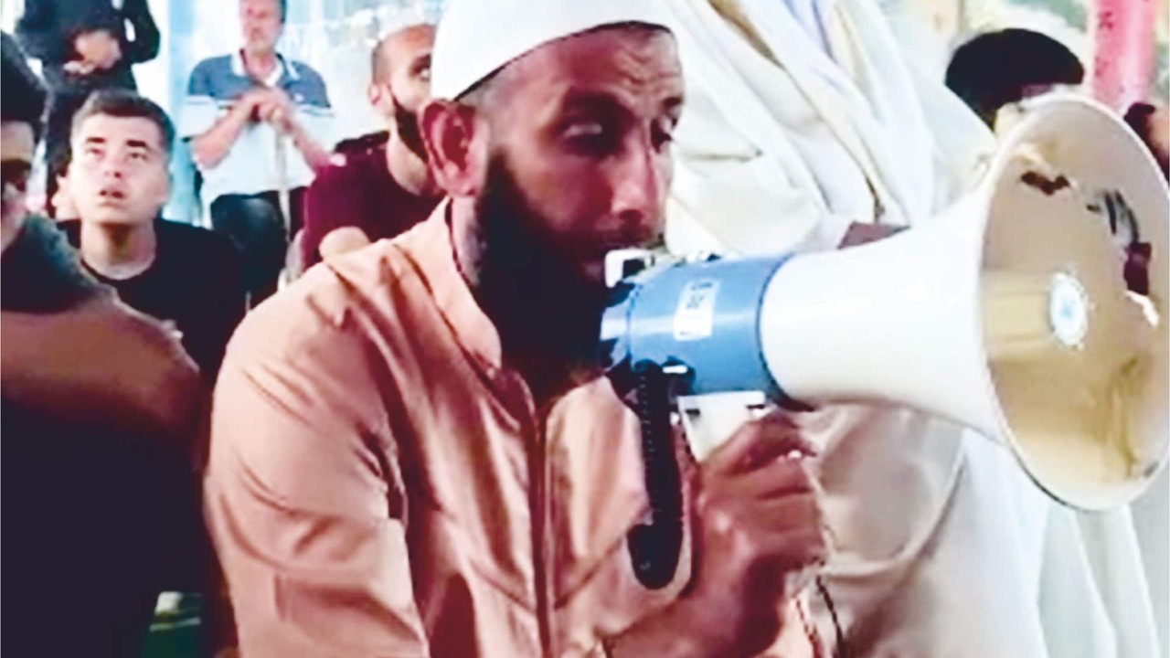 Saldırıların 254'üncü Gününde! Bomba Altında Bayram Namazı