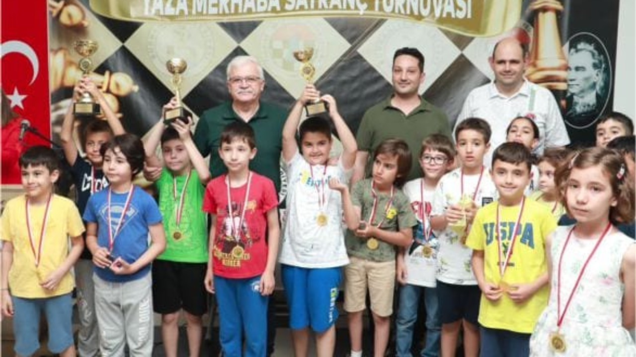 Satranç Turnuvası Burhaniye'de Tamamlandı