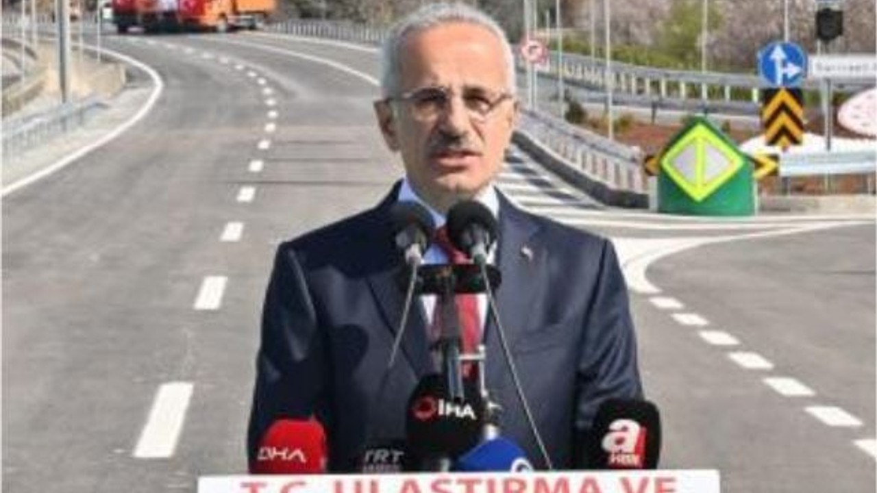Bakan Uraloğlu: "Otoyollardan 21 milyon 67 bin 377 araç geçti”