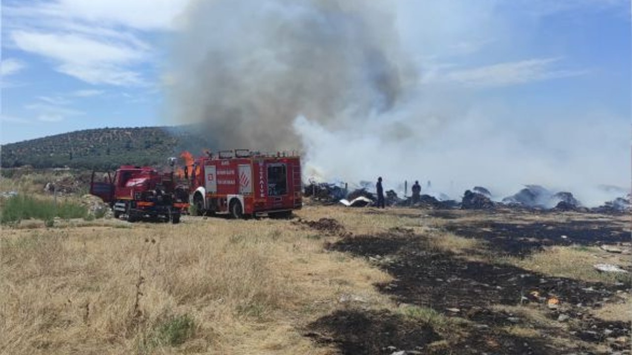 Balıkesir'de çıkan çöplük yangını 5 saatte söndürüldü