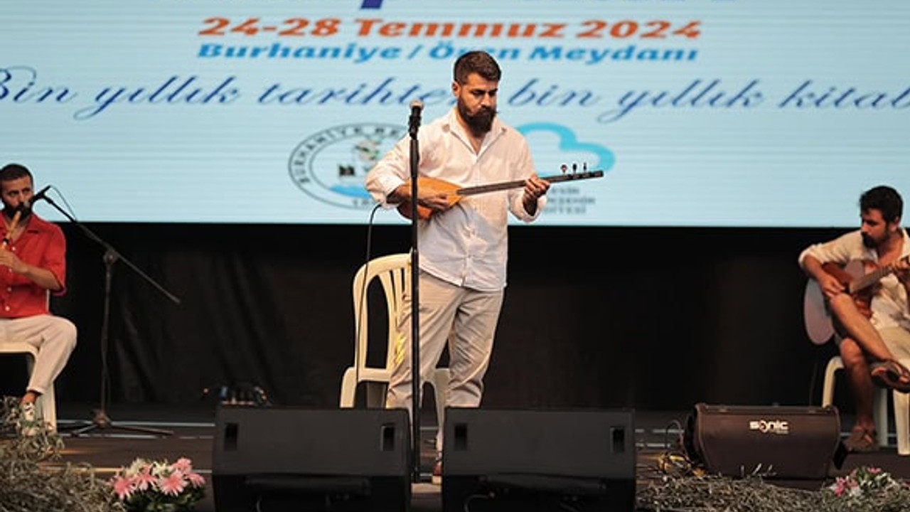 5. Burhaniye Kitap Fuarı 3. Gün Etkinlikleri Büyük İlgi Gördü
