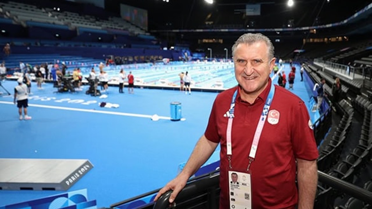 Bakan Bak'tan Paris'te Milli Sporculara Ziyaret
