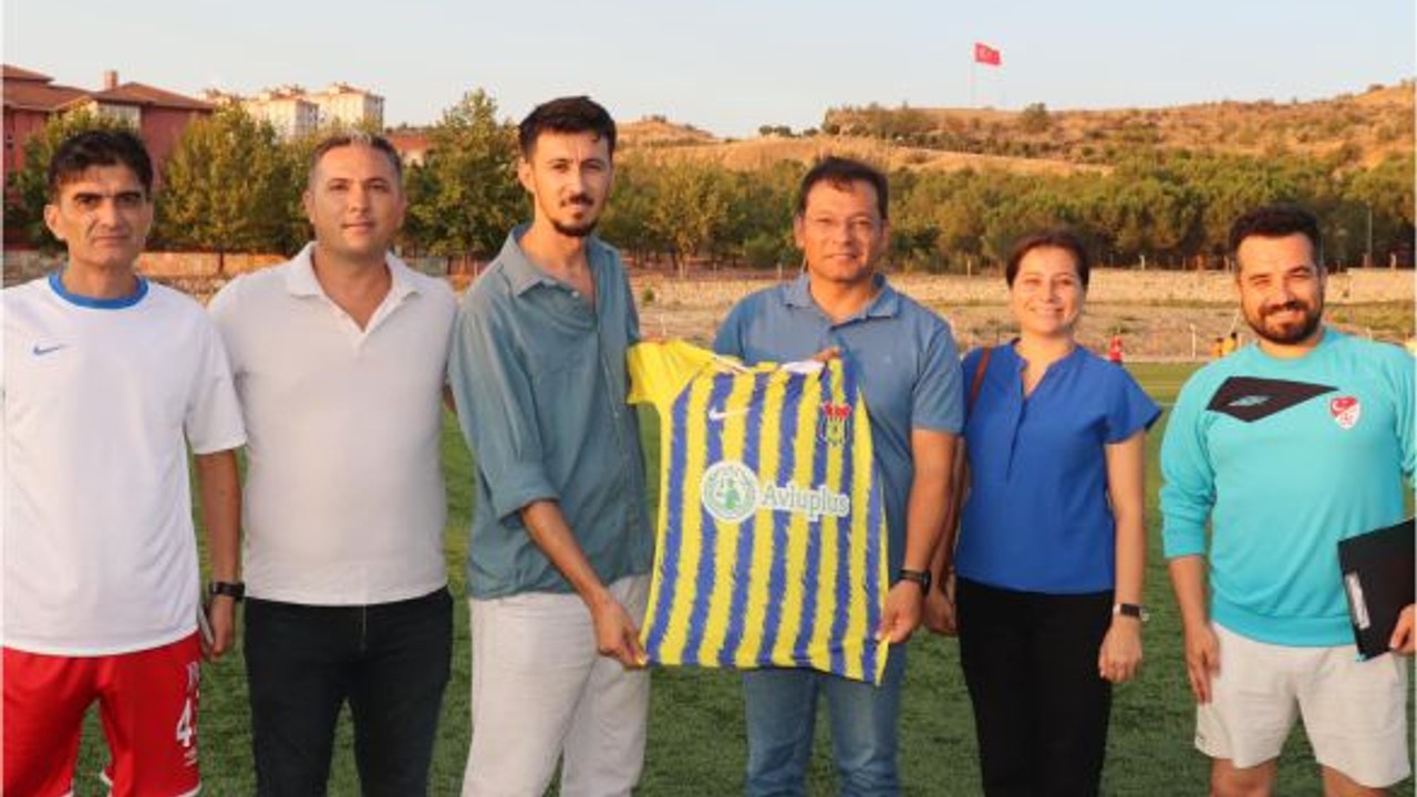 Başkan Sak'tan Futbolculara Yeni Forma