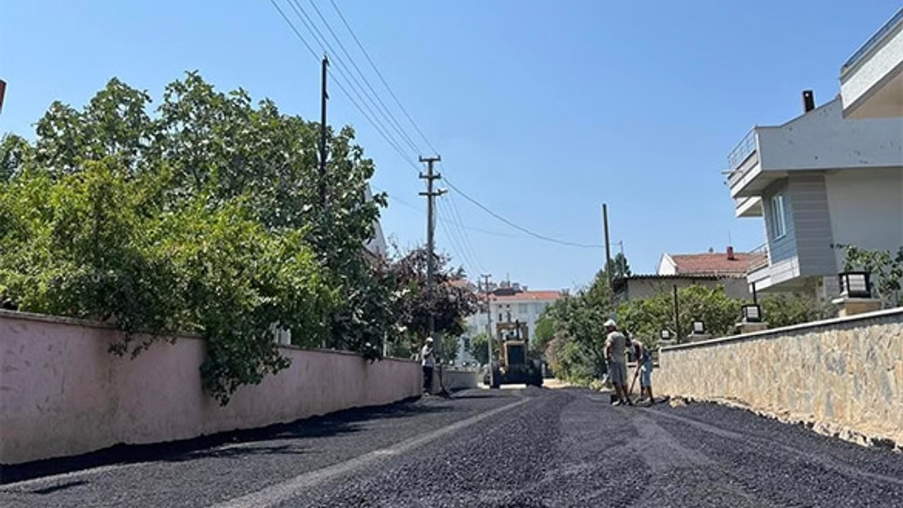 Erdek'te Asfaltlama Çalışmaları Devam Ediyor