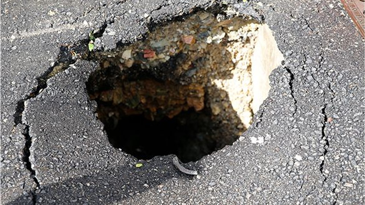 Gönen'de Yol Çöktü