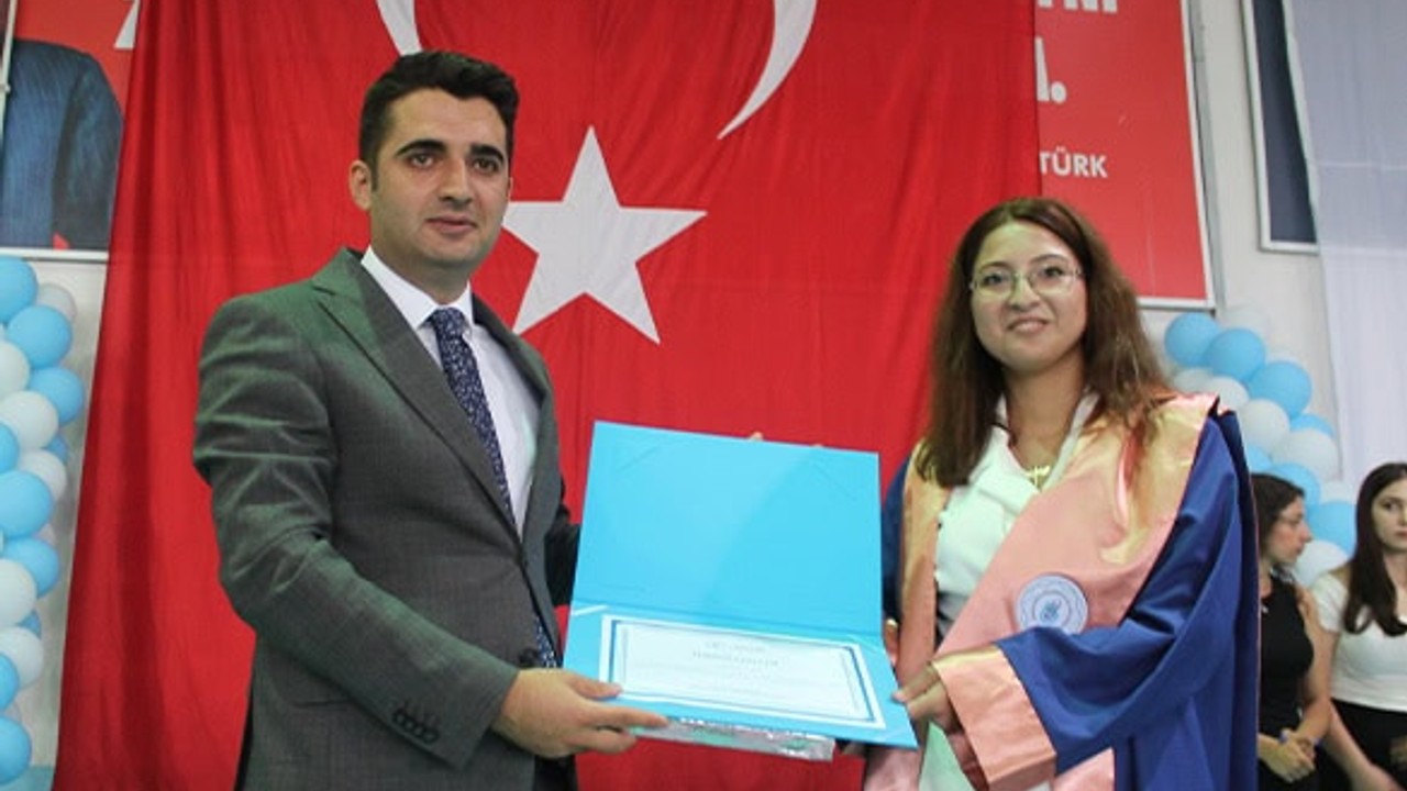 Manyas MYO 14. Dönem Mezunlarını Verdi