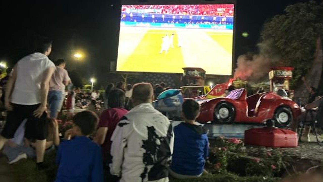 Türkiye Hollanda Maçı Dev Ekranda 2-1