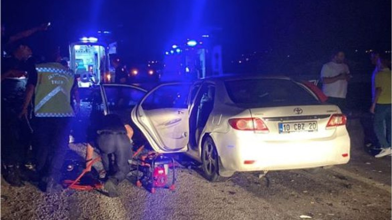 Gönen’de Tır ile Otomobil Çarpıştı: 3 Ölü 1 Yaralı