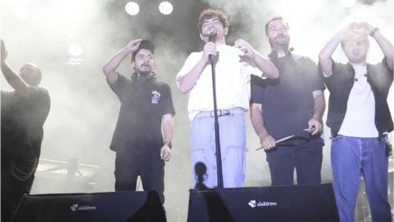 Gençlik Konseri Burhaniye'yi Coşturdu