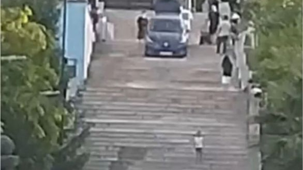 Navigasyon Hatası Sürücüyü Merdivenden Uçurdu!