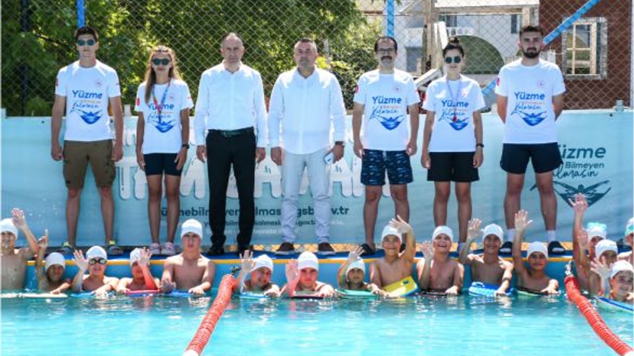 Balıkesir'de Çocuklar Yazın Tadını Çıkarıyor