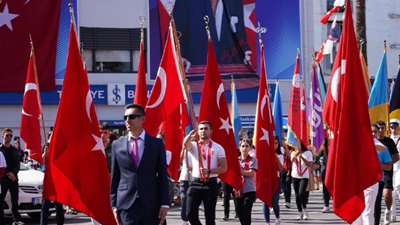 Ayvalık Meydanında 30 Ağustos Kutlamaları
