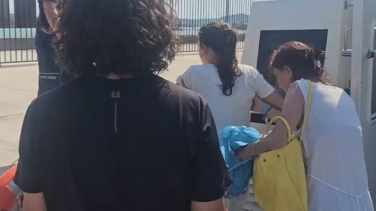 Ayvalık'ta Teknede Rahatsızlanan Yolcuya Hızlı Tahliye