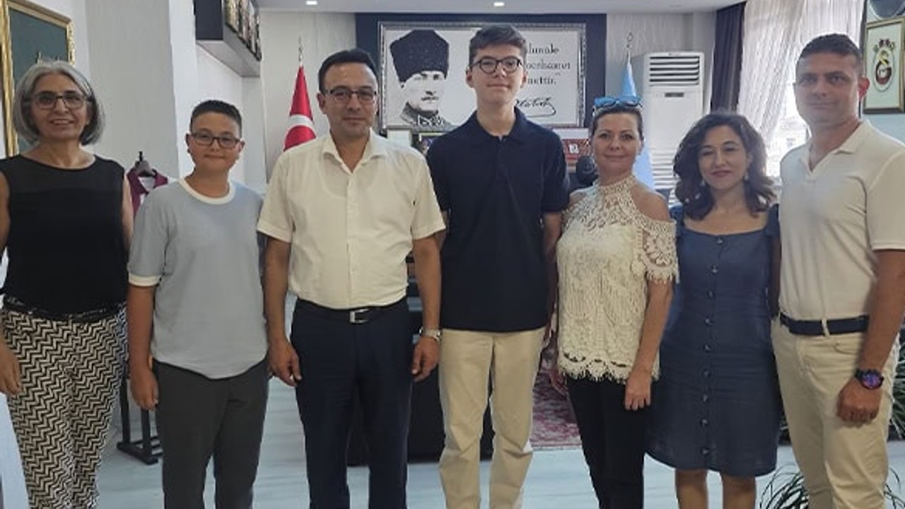 Bandırma'da LGS'de Derece Yapan Öğrenciler Ödüllendirildi