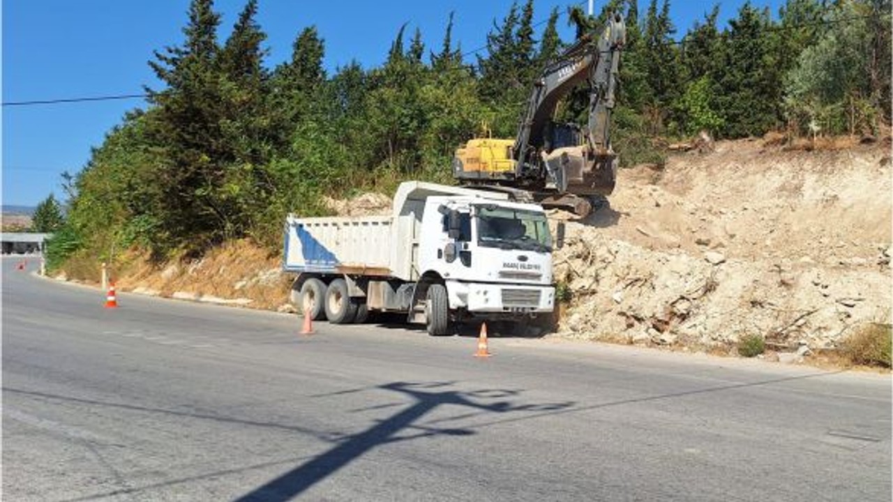 Bigadiç'te O Bölgedeki Yollar Genişliyor