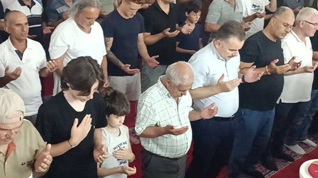 Edremit’te Haniye İçin Gıyabi Cenaze Namazı Kılındı