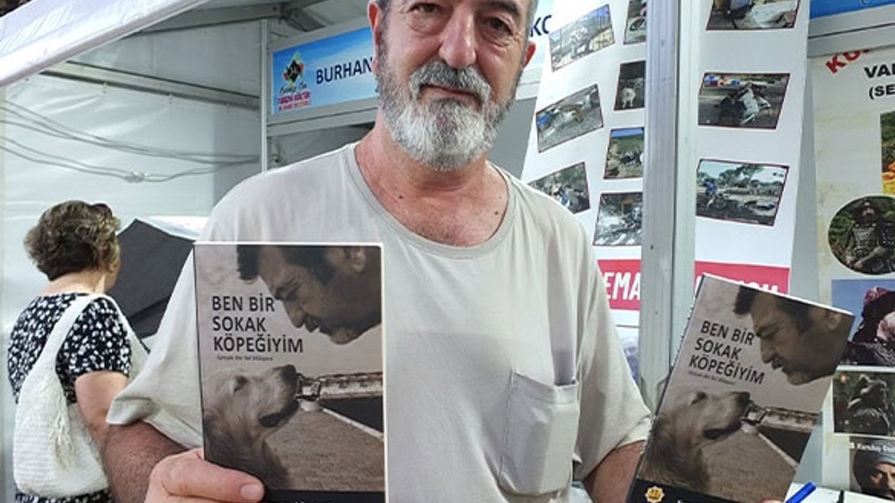 Kitabının Gelirini Sokak Hayvanlarına Bağışladı