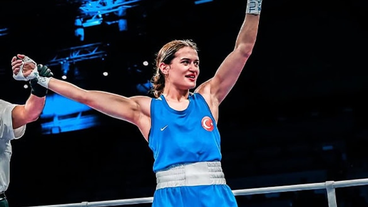 Milli Boksör Esra Yıldız Kahraman, Paris 2024'te Çeyrek Finalde