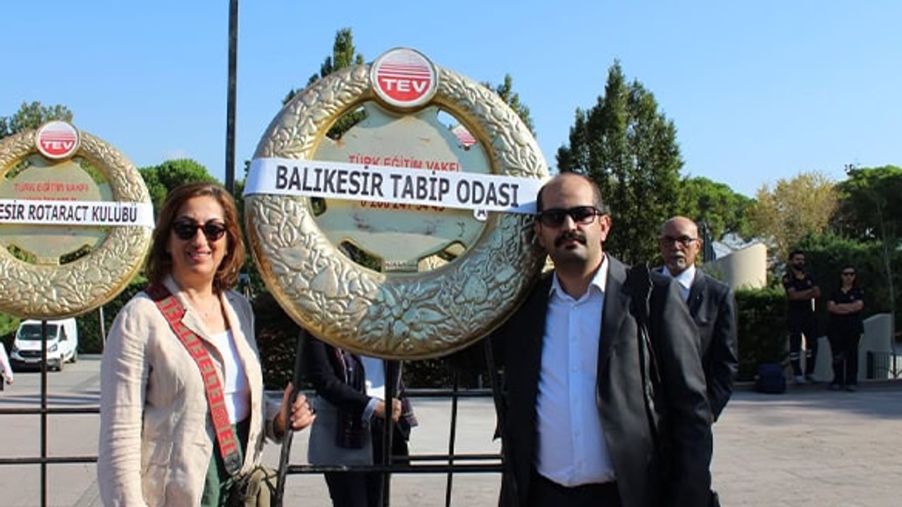 Tabip Odası, Atatürk Anıtı’na Çelenk Sundu