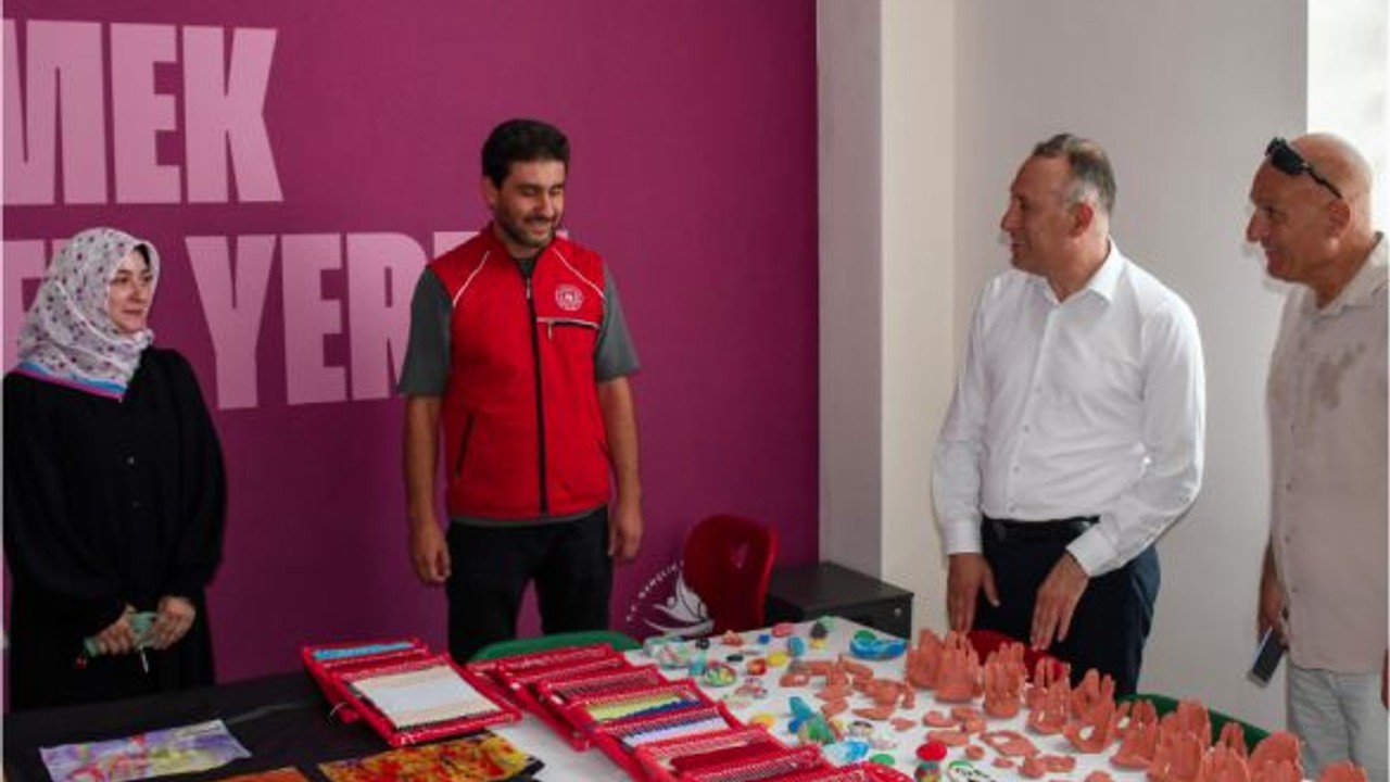 İl Müdürü Adem Özalp Gençlerle Bir Arada