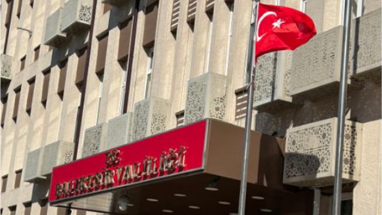 Balıkesir'de Bayraklar Yarıya İndi!