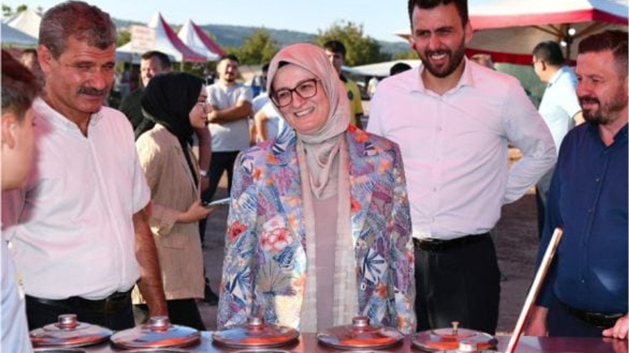 Vekil Uygur Panayırda Eski Günleri Yad Etti