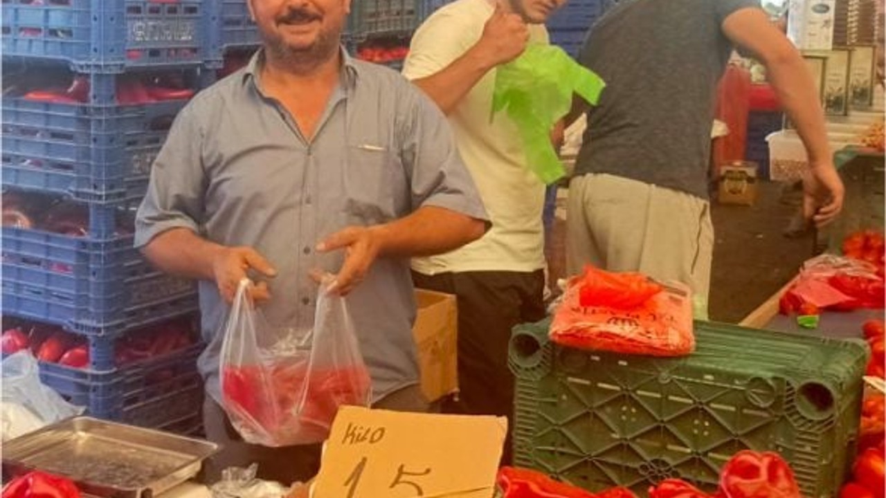 Salçalık Ürünler Pazarda Kasa Kasa Satılıyor!