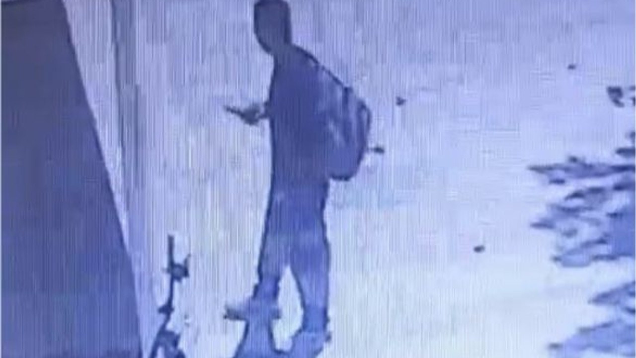 Balıkesir'de Camide Hırsızlık Anı Kameralara Yansıdı
