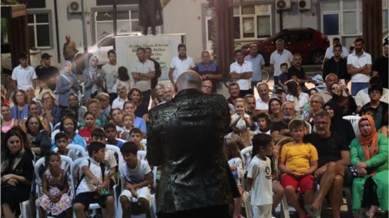 Balıkesir'de Sokak Hayvanları İçin İllüzyon Gösterisi