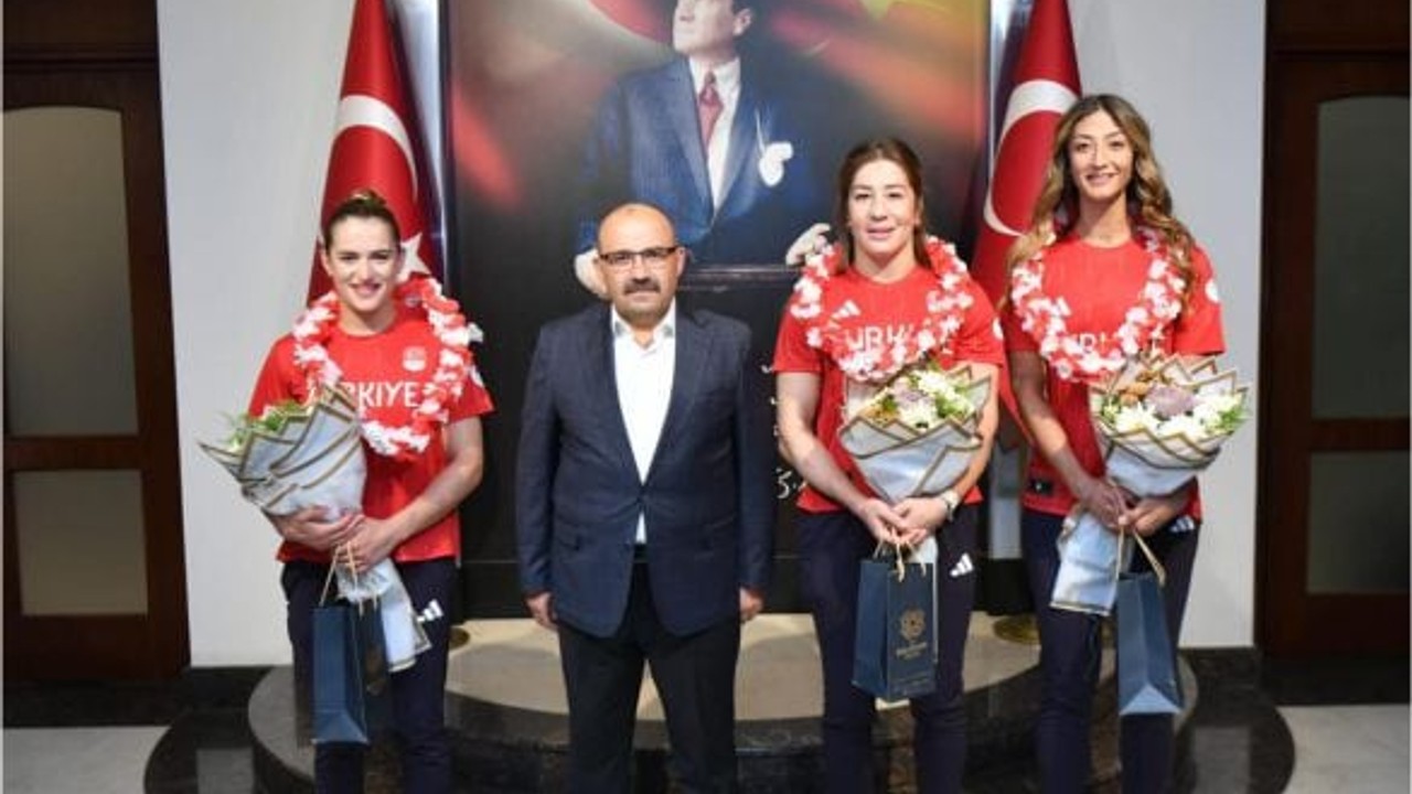 Vali Ustaoğlu Balıkesirli Olimpiyat Sporcularını Ağırladı