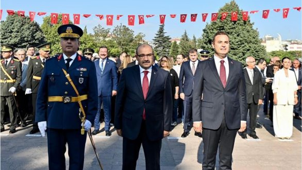 Başkan Akın ve Vali Ustaoğlu Zafer Bayramı'nı Birlikte Kutladı