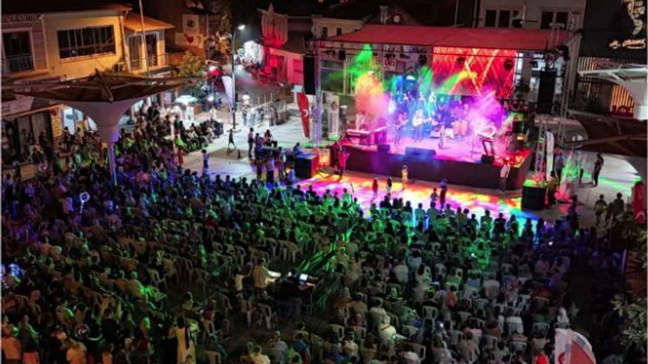 Gençlik Orkestrası Sındırgı’yı Salladı!