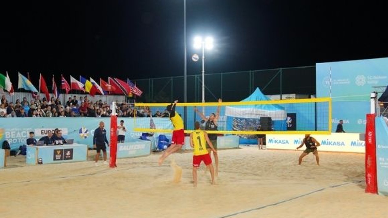 Voleybol Rüzgarı Sarımsaklı'da Esiyor!