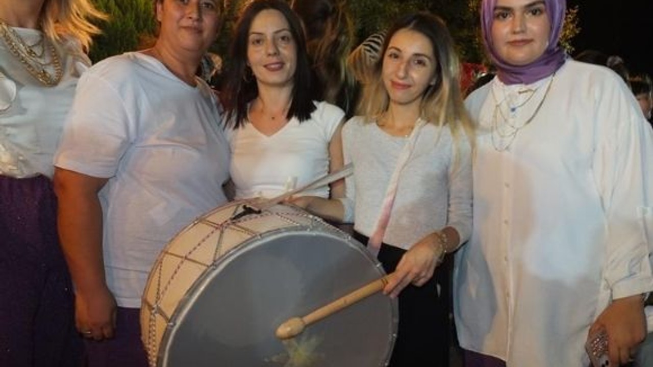 Balıkesir'de Kadın Muhtar Şalvar Eğlencesi Düzenledi