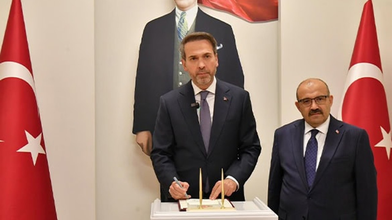 Bakan Bayraktar, Balıkesir Valisi Ustaoğlu'nu Ziyaret Etti