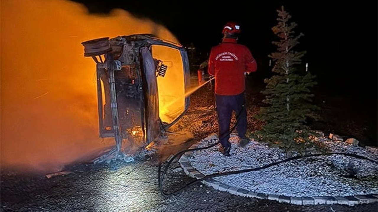 Balıkesir'de Kaza Sonrası Araç Alev Aldı
