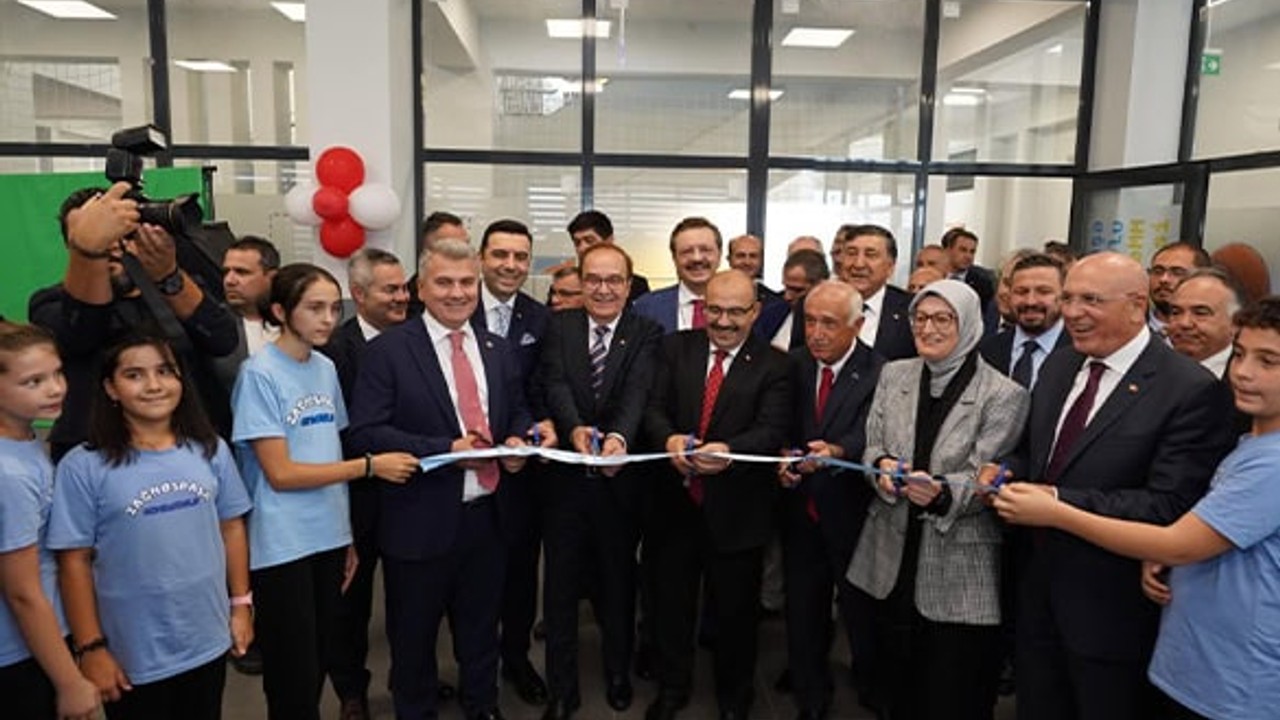 Balıkesir'de TOBB Zağnospaşa Ortaokulu Açıldı