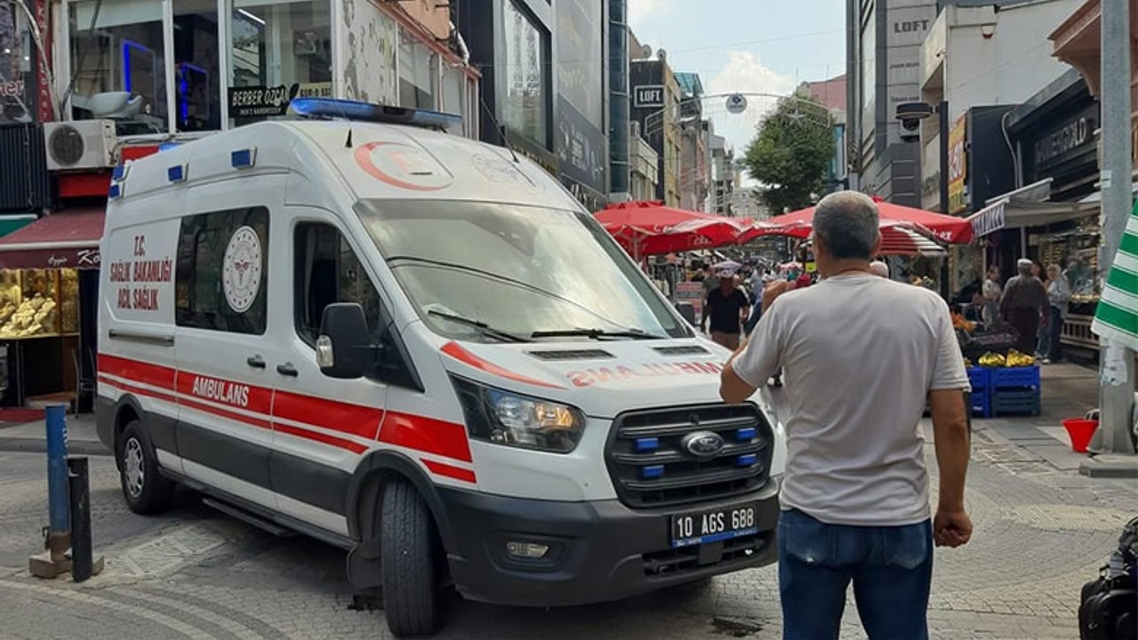 Bandırma’da Baygınlık Geçiren Öğrenciye Meclis Üyesinden İlk Yardım