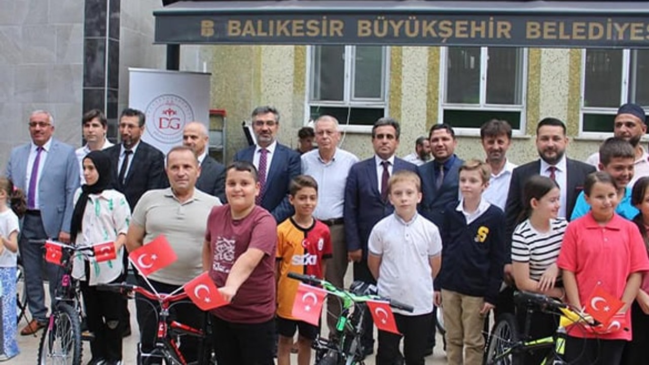 Gönen'de 60 Çocuk Bisikletle Ödüllendirildi