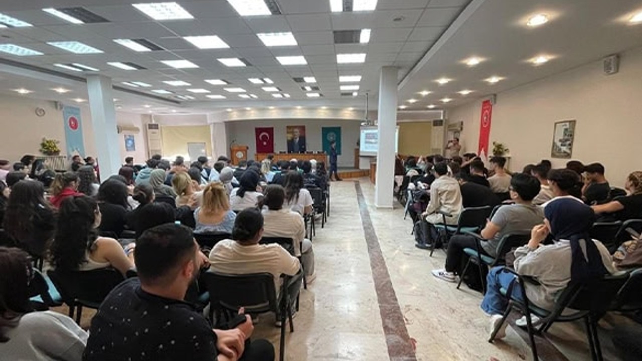 Jandarma, BAÜN Öğrencilerini Siber Suçlar Hakkında Bilgilendirdi