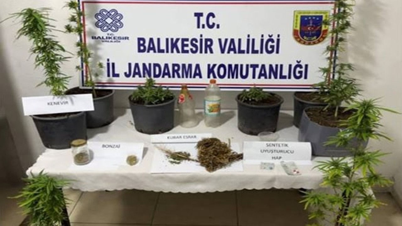 Balıkesir'de Jandarma 10 İlçede 25 Şüpheli Yakaladı