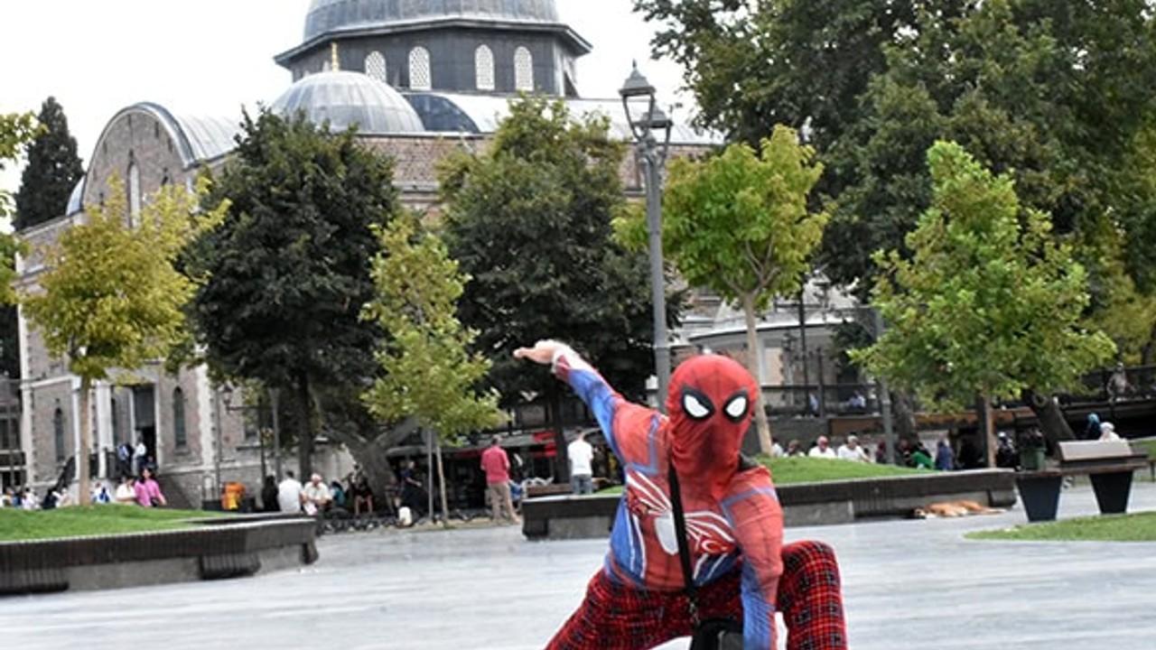 Örümcek Adam Balıkesir'de