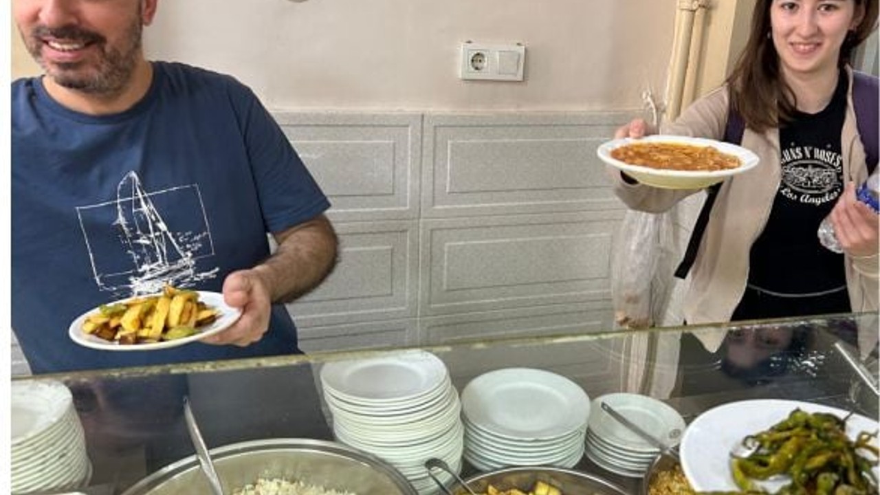 Çalışanın Baştacı Yemeği Az Kuru Az Pilav