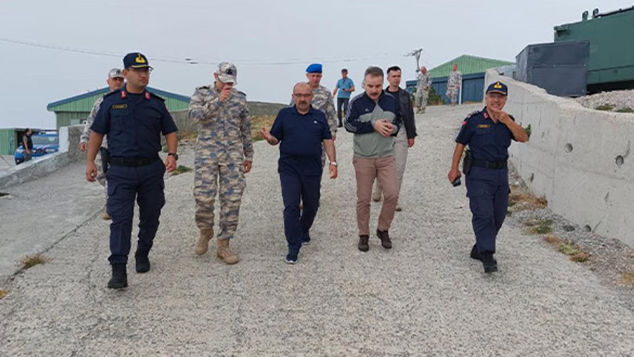 Vali Ustaoğlu Edremit'te Hava Radar Komutanlığını İnceledi
