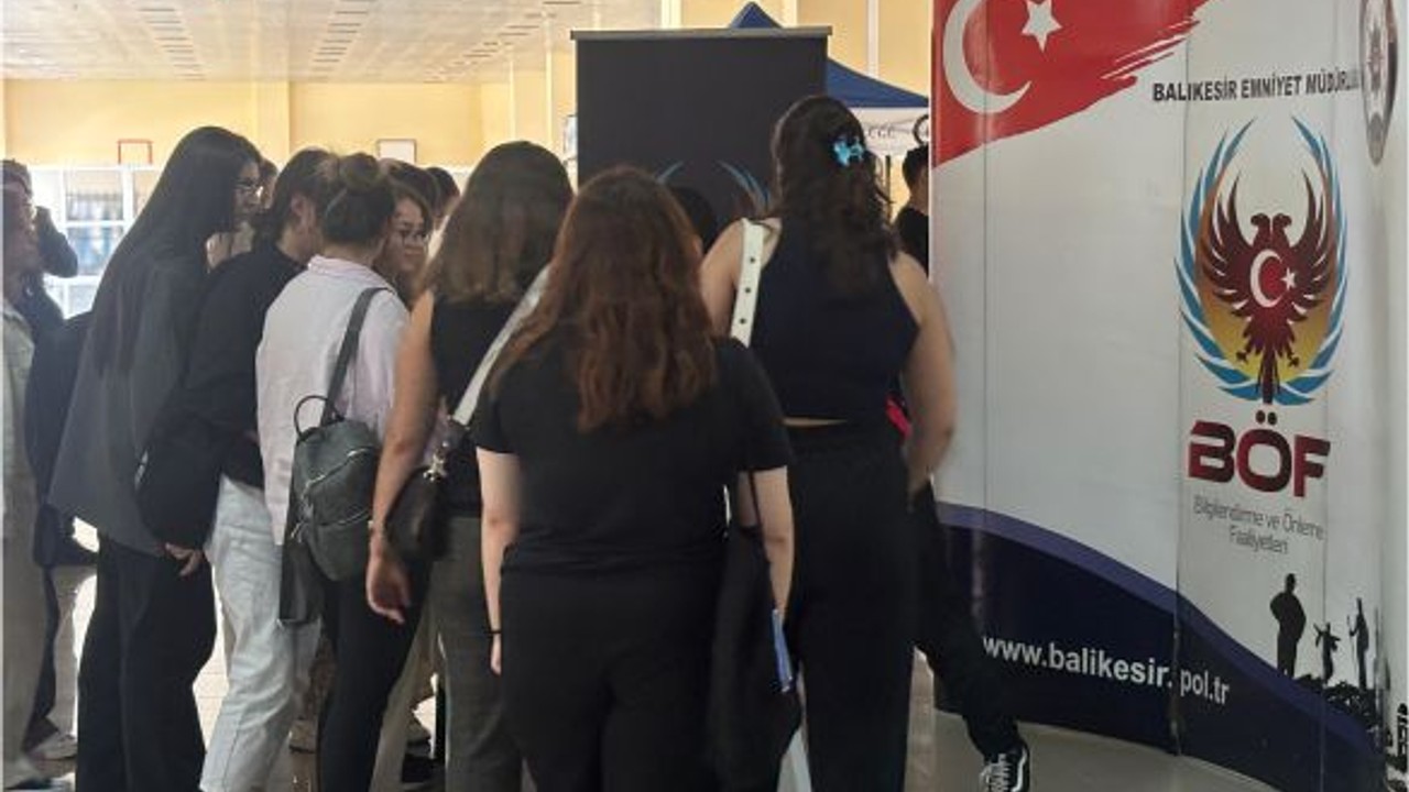Balıkesir Üniversitesi'nde Emniyetten Bilgilendirme Standı