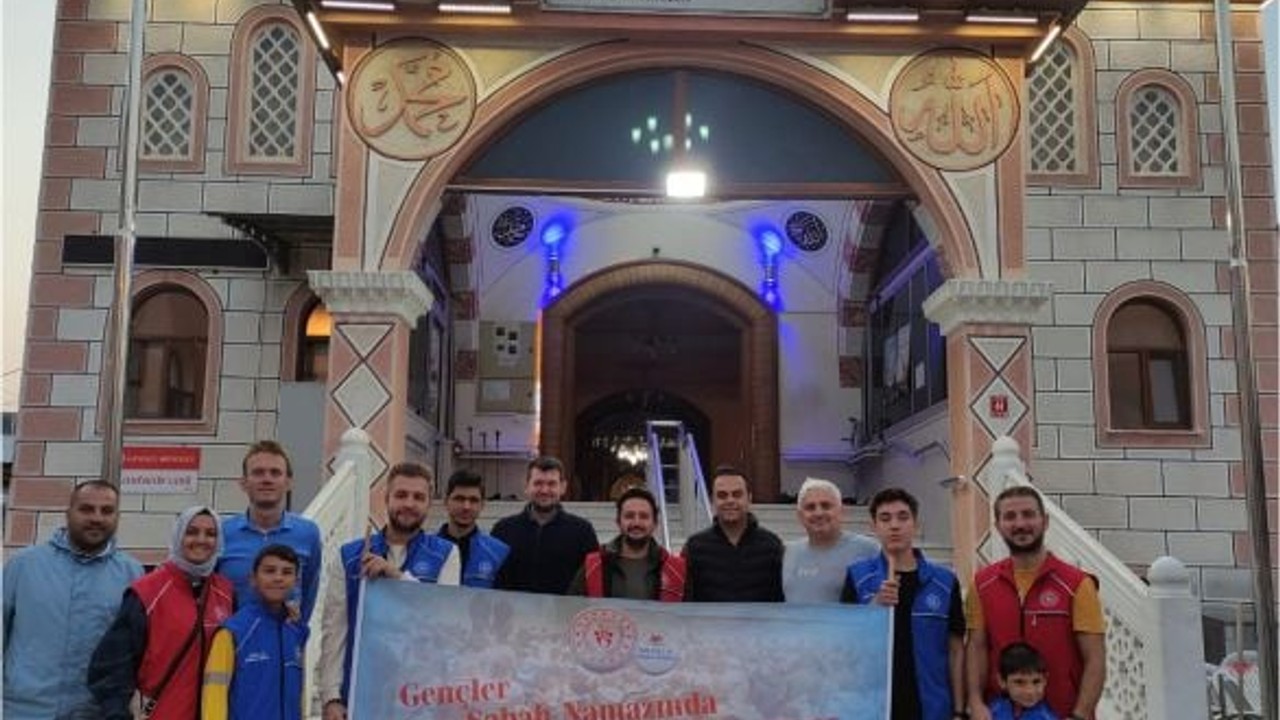 Balıkesir Gençlik Merkezi'nden "Gençler Sabah Namazında Buluşuyor" Programı
