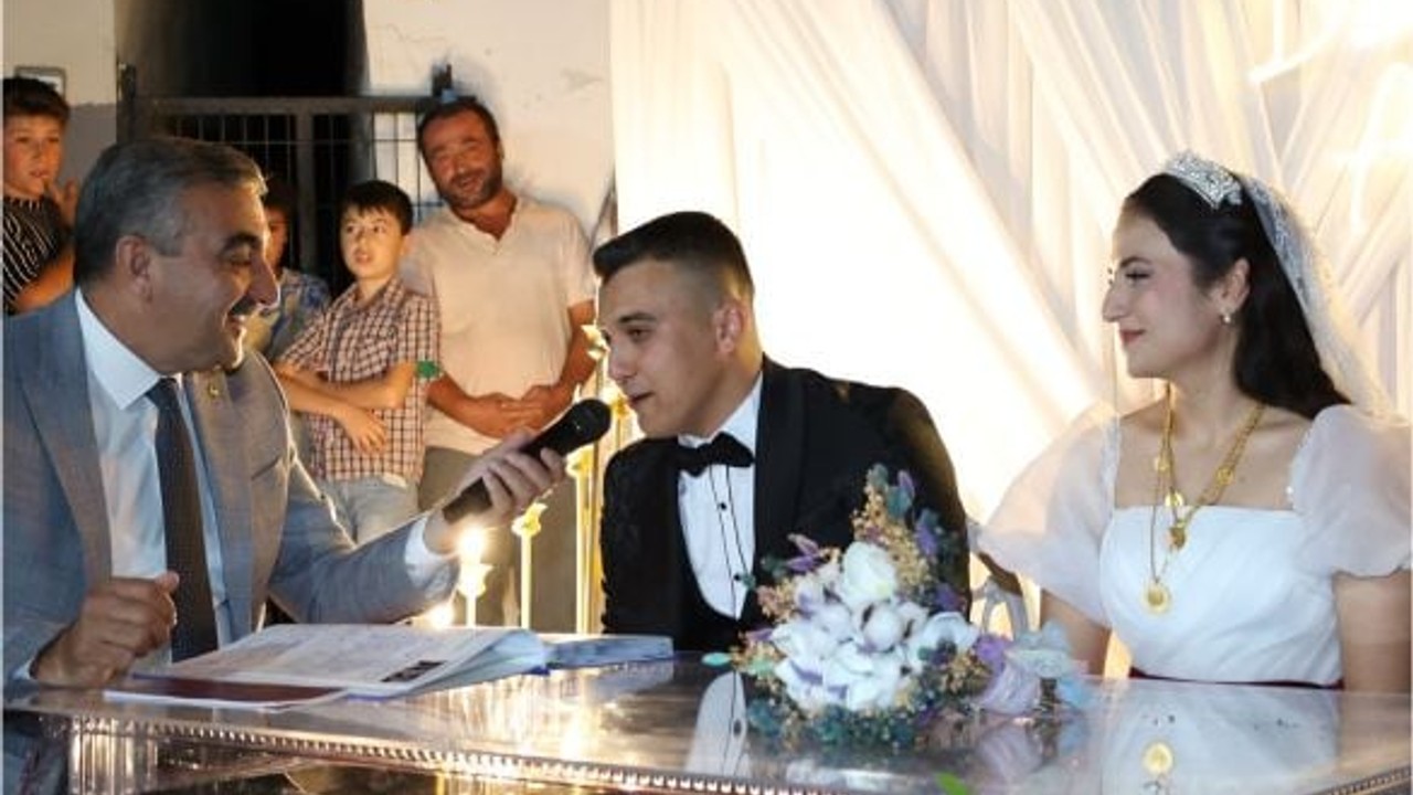 Başkan Gaga Mutlu Günlerinde Çiftleri Yalnız Bırakmadı