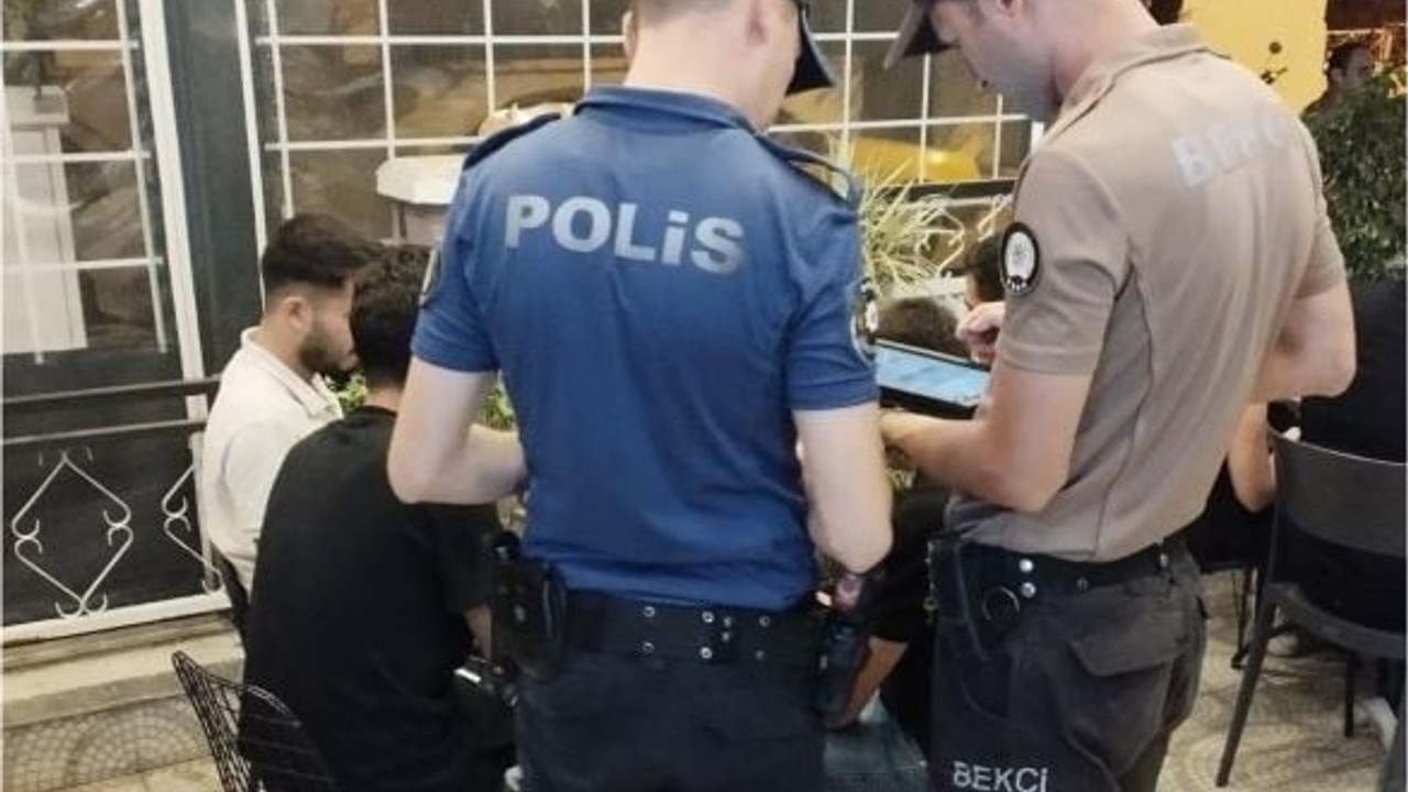 Balıkesir'de Bir Buçuk Saatte 8 Aranan Şahıs Yakalandı
