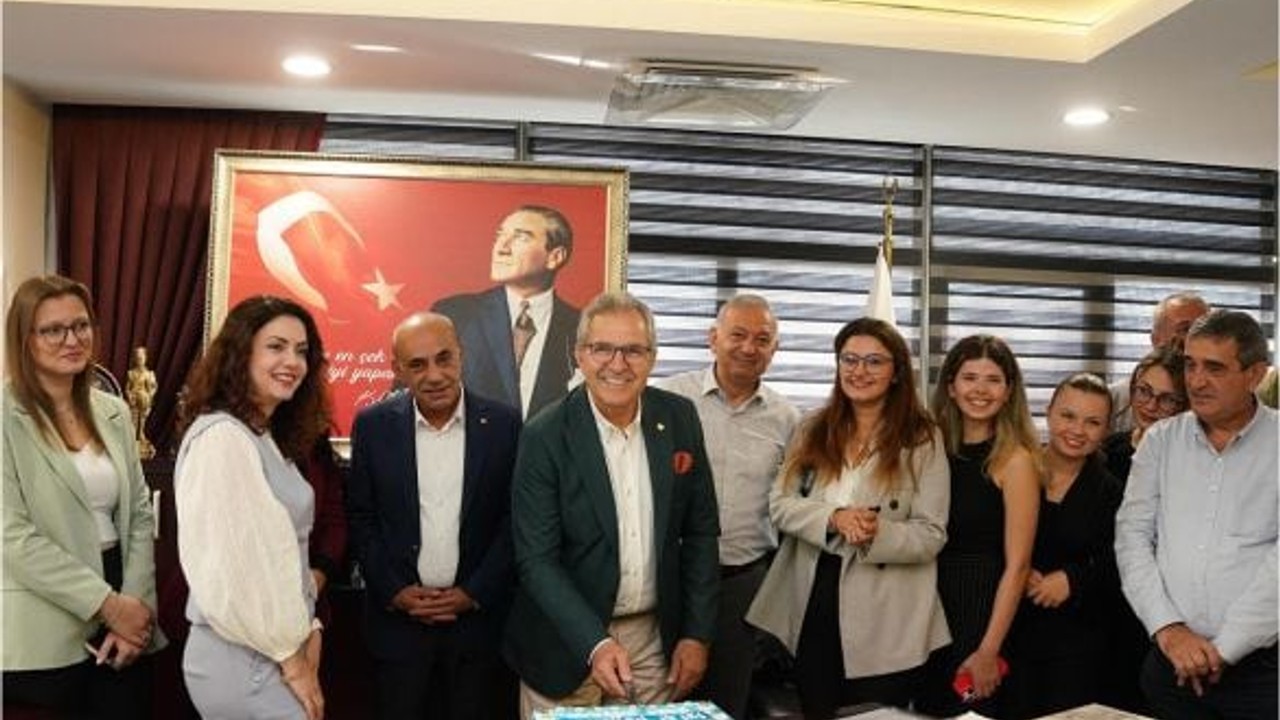 Bandırma Belediye Personelinden Başkan Mirza'ya Sürpriz
