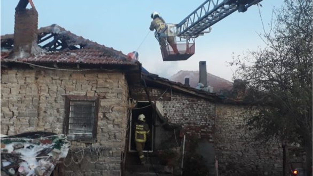 Baca Temizlemek İsterken Evi Yaktı